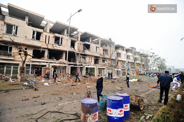 Những hình ảnh kinh hoàng chứng tỏ sức công phá khủng khiếp của vụ nổ tại khu đô thị Văn Phú - Ảnh 1.