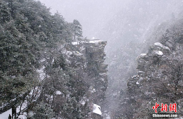 Trung Quốc đẹp như cõi mộng trong ngày tuyết rơi - Ảnh 3.
