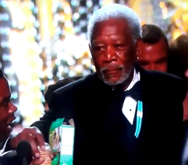 Morgan Freeman: Nhón trộm bánh quy ngay trên sân khấu Oscar và rời đi như một vị Thánh! - Ảnh 6.