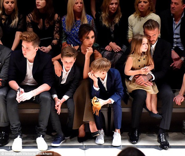 David Beckham cặm cụi khâu váy búp bê cho công chúa nhỏ Harper Seven - Ảnh 6.