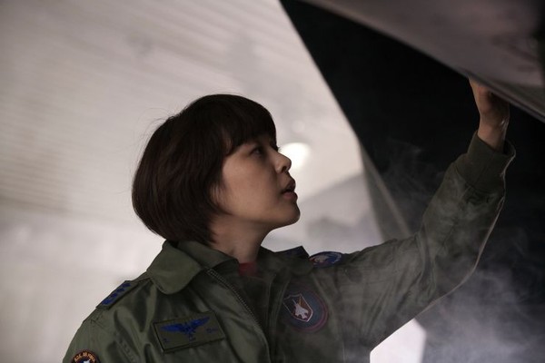 Còn hàng chục quân nhân bụi bặm của màn ảnh Hàn “hơn đứt” Song Joong Ki - Ảnh 60.