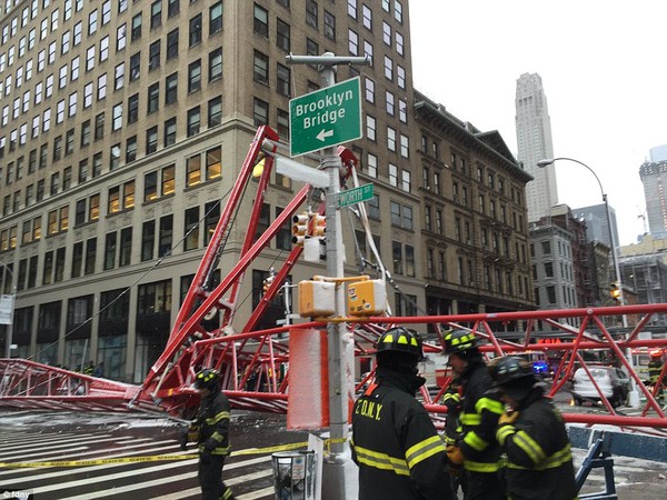 1 người chết, 3 người bị thương vì rơi cần trục xuống đường tại New York - Ảnh 7.