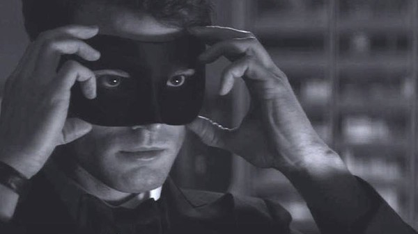 Dakota Johnson muốn Jamie Dornan khỏa th&acirc;n ho&agrave;n to&agrave;n trong Fifty Shades Darker - Ảnh 7.