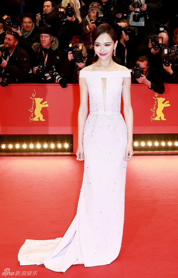 Đường Y&ecirc;n khoe vẻ gợi cảm c&ugrave;ng d&agrave;n sao Hollywood tại LHP Berlin - Ảnh 1.