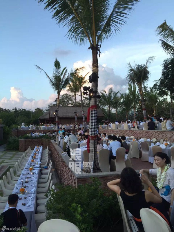 Lưu Thi Thi xuất hiện rạng rỡ b&ecirc;n Ng&ocirc; Kỳ Long trong bữa tiệc mừng trước đ&aacute;m cưới - Ảnh 21.
