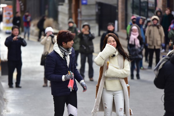 Ghen tị với loạt ảnh Song Ji Hyo - Trần B&aacute;ch L&acirc;m l&atilde;ng mạn v&agrave; ngọt ng&agrave;o ở Phần Lan - Ảnh 8.