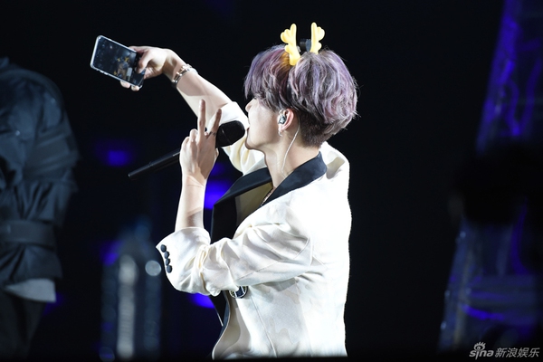 Lộc Hàm xúc động đến rơi lệ trong concert đầu tiên của sự nghiệp solo - Ảnh 23.