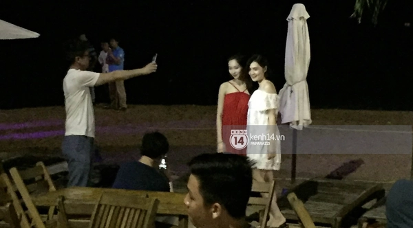 Hoa hậu Thu Thảo v&agrave; bạn trai th&acirc;n mật ngo&agrave;i b&atilde;i biển đ&ocirc;ng người - Ảnh 8.