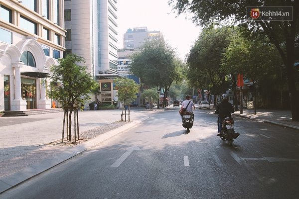 Một Sài Gòn không ồn ã rất khác lạ trong ngày đầu năm mới - Ảnh 1.