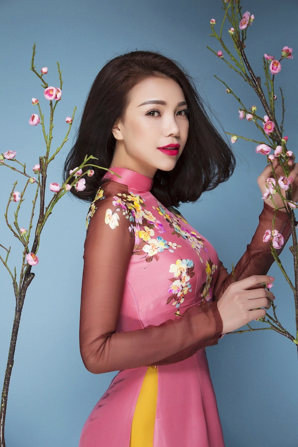 Tr&agrave; Ngọc Hằng diện &aacute;o d&agrave;i tươi tắn ra mắt ca kh&uacute;c nhạc Xu&acirc;n - Ảnh 3.
