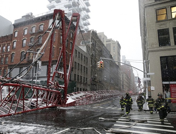 1 người chết, 3 người bị thương vì rơi cần trục xuống đường tại New York - Ảnh 8.