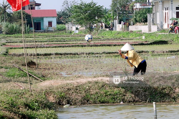 Tuyển thủ Việt Nam ghi bàn sau 3 giây ở trận bóng làng khai xuân - Ảnh 4.