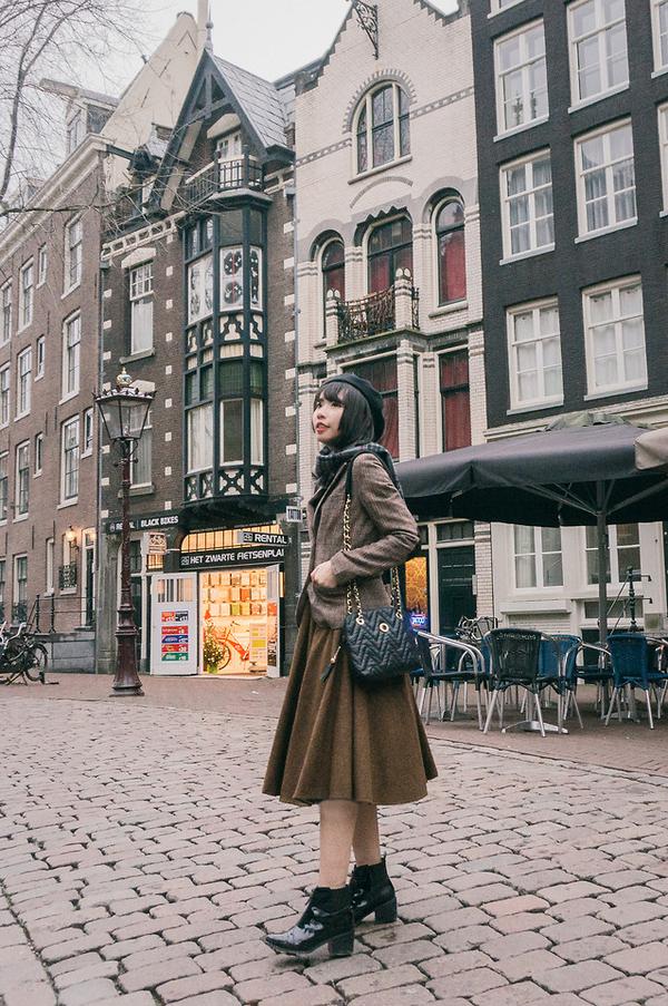 C&aacute;c bạn trẻ thế giới với street style đẹp m&ograve;n con mắt - Ảnh 10.