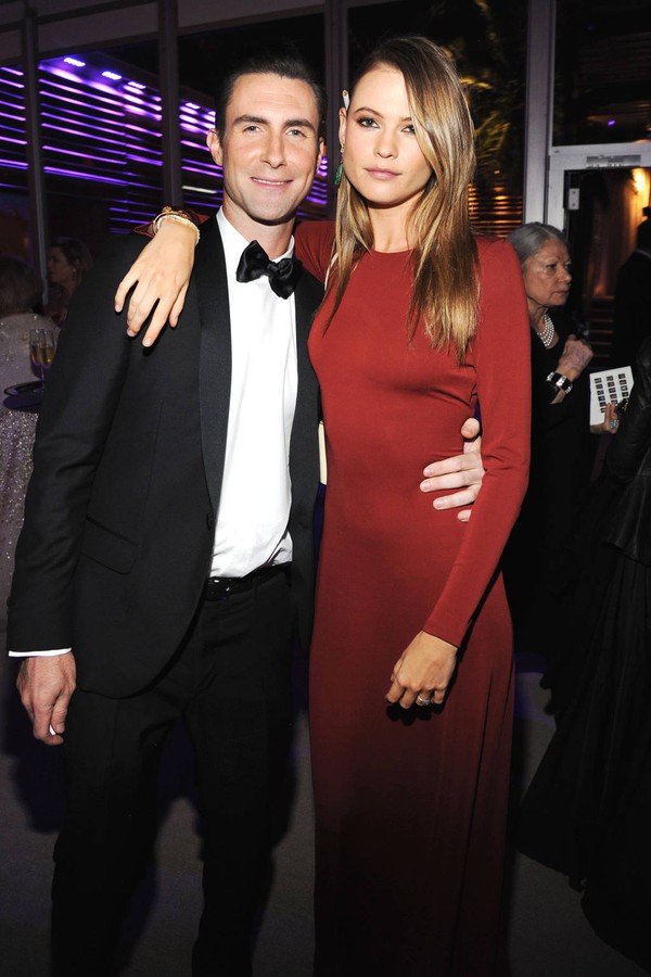 Xu&yacute;t xoa với loạt khoảnh khắc thời trang đẹp như mơ của Adam Levine & Behati Prinsloo - Ảnh 10.