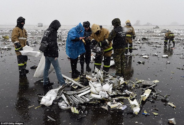Chùm ảnh xé lòng về thảm kịch máy bay Dubai rơi tại Nga - Ảnh 12.