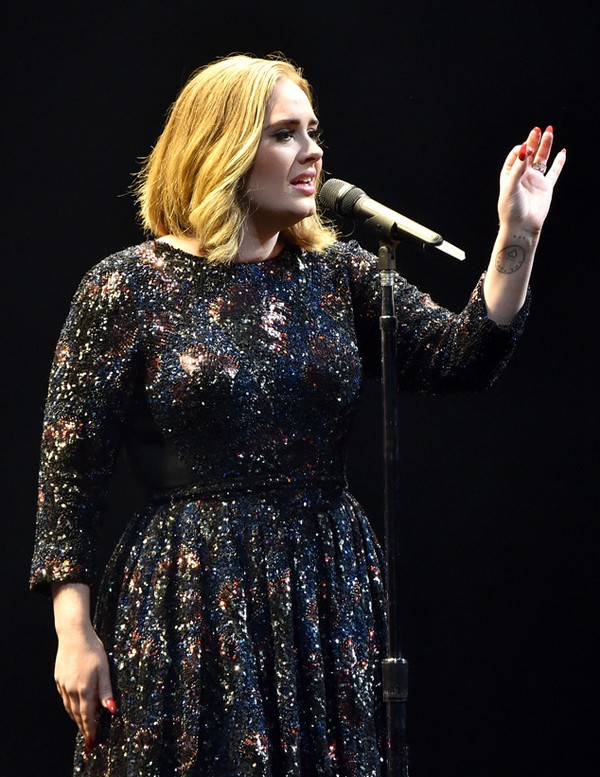 Adele trổ tài twerk trên sân khấu khiến fan cười bò - Ảnh 5.