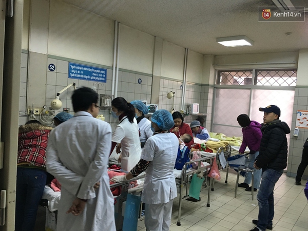 Bệnh viện ở Hà Nội quá tải vì bệnh nhân nhập viện trong đợt rét kỷ lục - Ảnh 1.