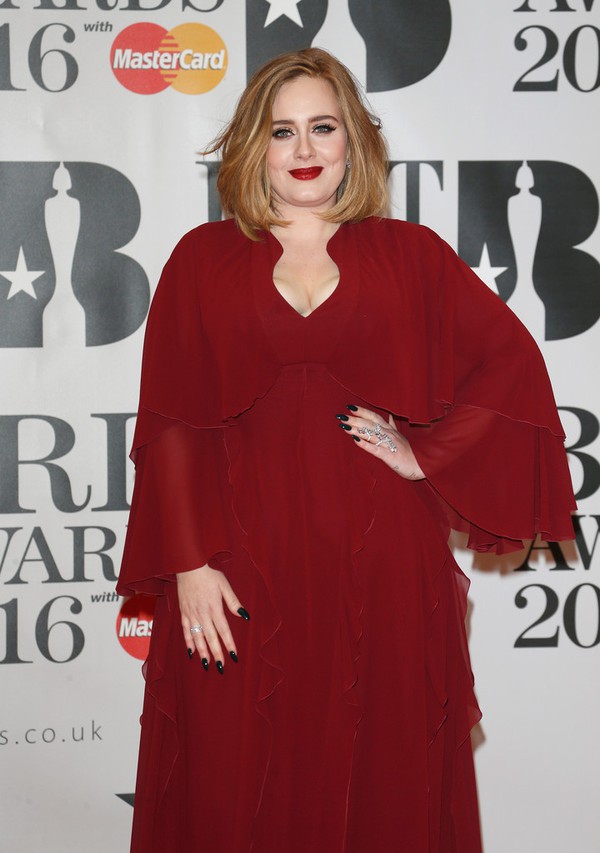 Người mẫu khoe dáng gợi cảm lấn át loạt sao trên thảm đỏ BRIT Awards 2016 - Ảnh 4.