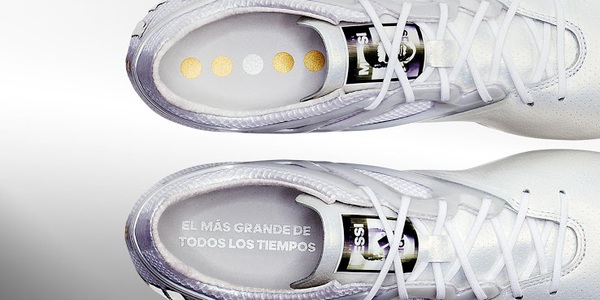 Adidas tặng Messi giày thửa tuyệt đẹp mừng Quả bóng vàng FIFA - Ảnh 5.