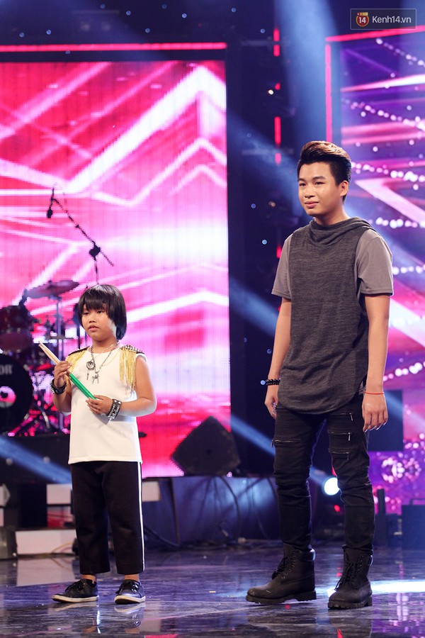 Got Talent: Gi&aacute;m khảo h&aacute; hốc mồm, v&aacute;i lạy tay trống đầu nấm 9 tuổi - Ảnh 29.