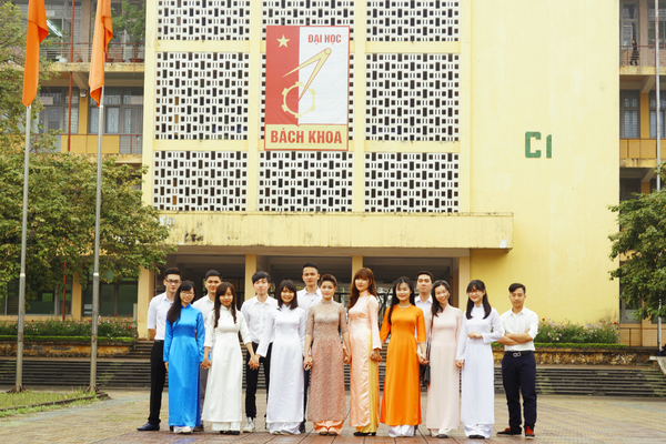 Ngày hội áo dài siêu dễ thương của sinh viên Ngoại Ngữ Bách Khoa - Ảnh 5.