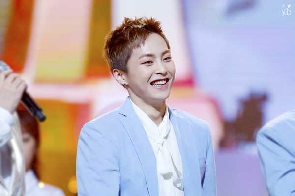 Xiumin nén đau nhận giải cùng EXO tại Grammy Hàn Quốc - Ảnh 3.