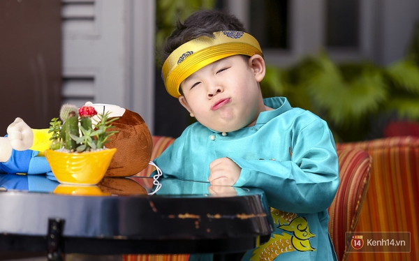 Hai em b&eacute; v&agrave;ng của m&agrave;n ảnh Việt cực đ&aacute;ng y&ecirc;u khi dạo phố ng&agrave;y Xu&acirc;n - Ảnh 12.