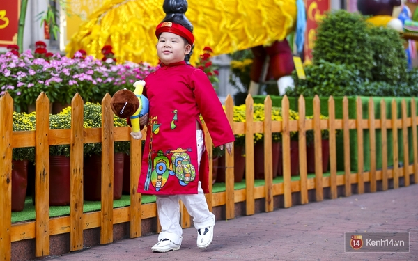 Hai em bé vàng của màn ảnh Việt cực đáng yêu khi dạo phố ngày Xuân - Ảnh 14.