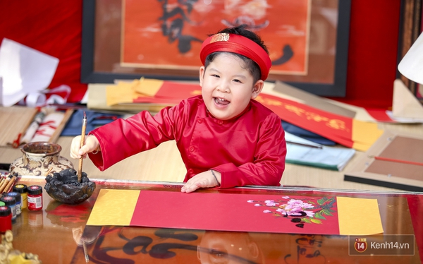 Hai em b&eacute; v&agrave;ng của m&agrave;n ảnh Việt cực đ&aacute;ng y&ecirc;u khi dạo phố ng&agrave;y Xu&acirc;n - Ảnh 16.