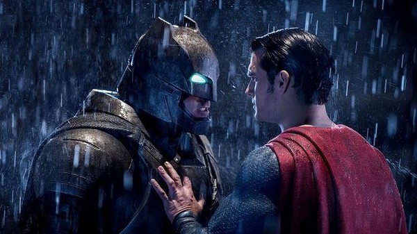 Batman v Superman: Dawn of Justice - Fanboy sẽ phát cuồng, người thường thì chưa chắc - Ảnh 1.