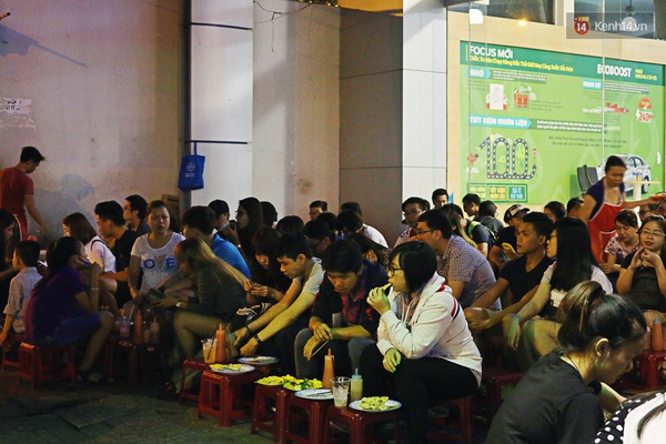 6 quán ăn vỉa hè lúc nào cũng đông nườm nượp ở Sài Gòn - Ảnh 18.