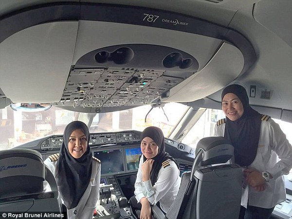 Chuyến bay lịch sử: Brunei ra mắt chuyến bay phi hành đoàn toàn nữ đầu tiên - Ảnh 1.