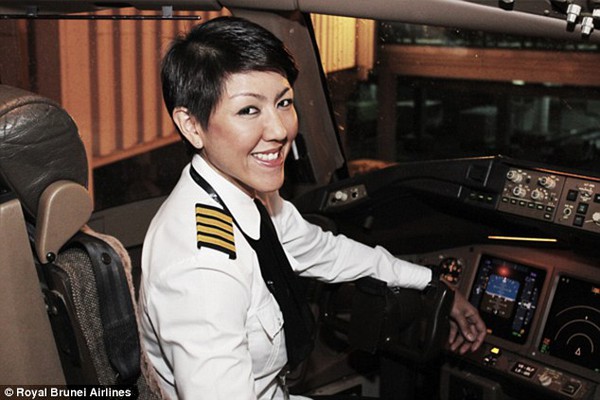 Chuyến bay lịch sử: Brunei ra mắt chuyến bay phi hành đoàn toàn nữ đầu tiên - Ảnh 2.