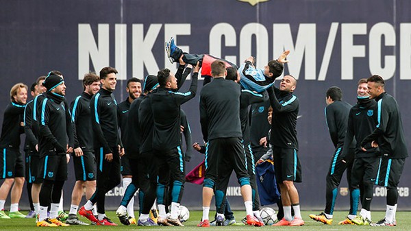 Đột nhập s&acirc;n tập Barcelona, 3 fan nh&iacute; nhận kết cục bất ngờ - Ảnh 6.