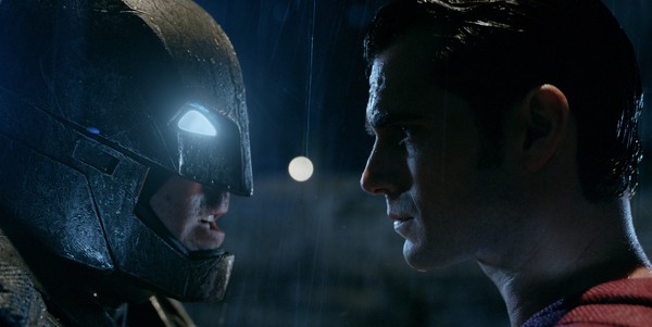 Batman v Superman: Dawn of Justice vẫn tiếp tục thắng lớn tr&ecirc;n thị trường quốc tế - Ảnh 2.