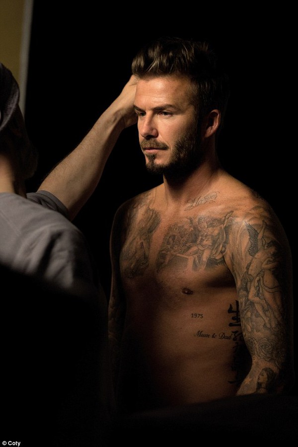 Beckham khoe cơ thể săn chắc ở tuổi 40 - Ảnh 1.