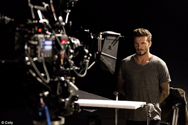 Beckham khoe cơ thể săn chắc ở tuổi 40 - Ảnh 4.
