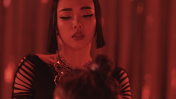 T&oacute;c Ti&ecirc;n l&agrave;m MV 16+ b&ecirc;n Qu&aacute;n qu&acirc;n Next Top Model Mỹ - Ảnh 5.