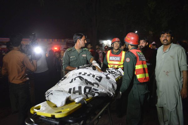 Nổ lớn ở Pakistan khiến hàng chục người chết tại công viên Lahore - Ảnh 5.