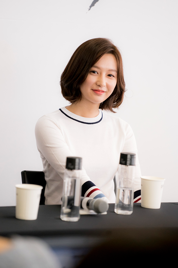 Kim Ji Won: Mỗi kiểu t&oacute;c một phong c&aacute;ch & kiểu n&agrave;o cũng đẹp miễn ch&ecirc;! - Ảnh 8.