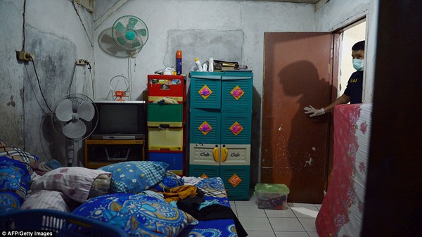 B&ecirc;n trong căn nh&agrave; của kẻ đ&aacute;nh bom tự s&aacute;t ở thủ đ&ocirc; Indonesia - Ảnh 4.