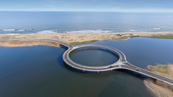Kỳ lạ cây cầu hình tròn vừa đi vừa ngắm cảnh tại Uruguay - Ảnh 6.