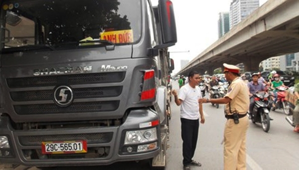 Cấm xe tải lưu thông trong nội thành Hà Nội dịp cận Tết Nguyên Đán - Ảnh 1.