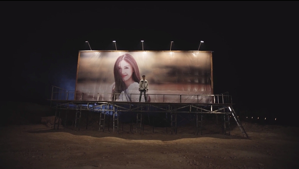 Noo Phước Thịnh dựng banner khổng lồ hình ảnh bạn gái trong MV mới - Ảnh 3.