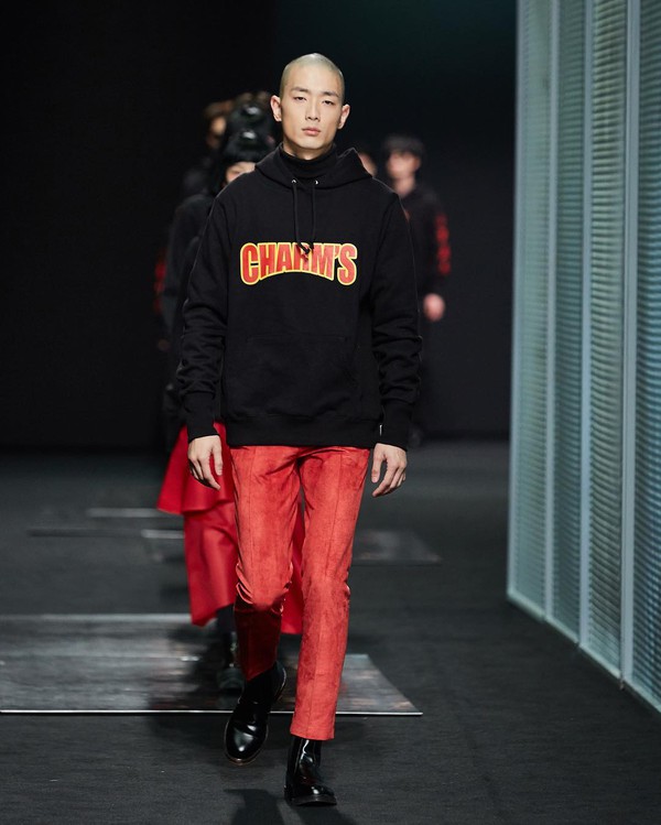 7 thương hiệu đang thống trị street style xứ H&agrave;n v&igrave; c&oacute; logo qu&aacute; chất - Ảnh 25.