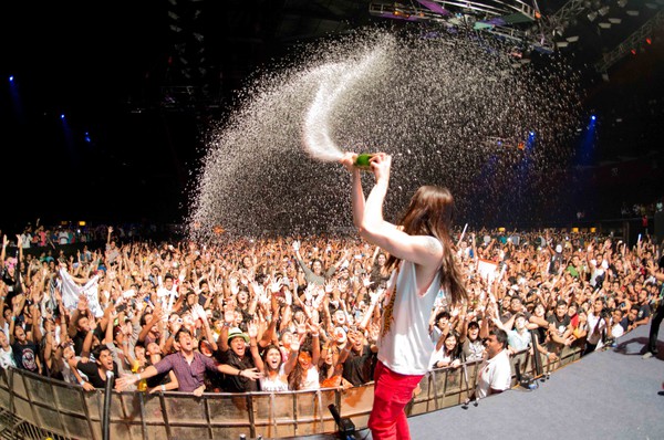 DJ Top 10 thế giới Steve Aoki trở lại Việt Nam trong lễ hội EDM hoành tráng đầu năm - Ảnh 10.