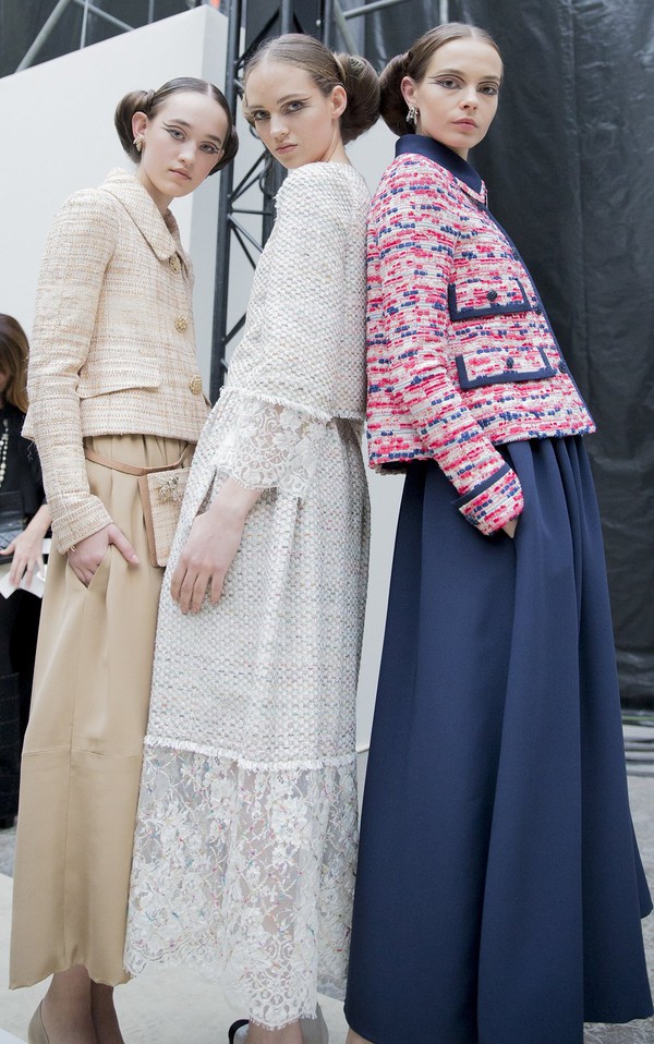 Vừa xem vừa hỏi: L&agrave;m sao họ c&oacute; thể l&agrave;m ra đồ Haute Couture tuyệt vời như thế? - Ảnh 2.