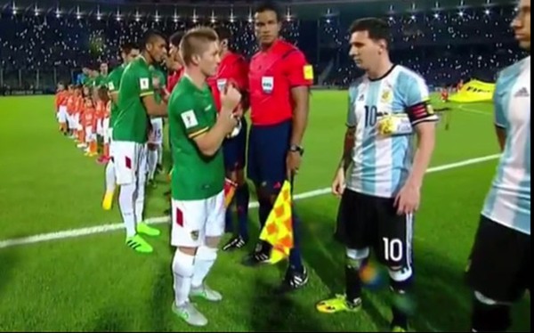 Đội trưởng Bolivia giải thích lý do cho Messi leo cây - Ảnh 3.