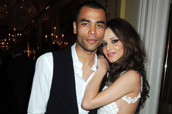 Họa mi Cheryl vẫn còn yêu say đắm Ashley Cole - Ảnh 1.