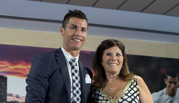 Mẹ con Ronaldo đồng loạt rao bán biệt thự triệu đô - Ảnh 1.